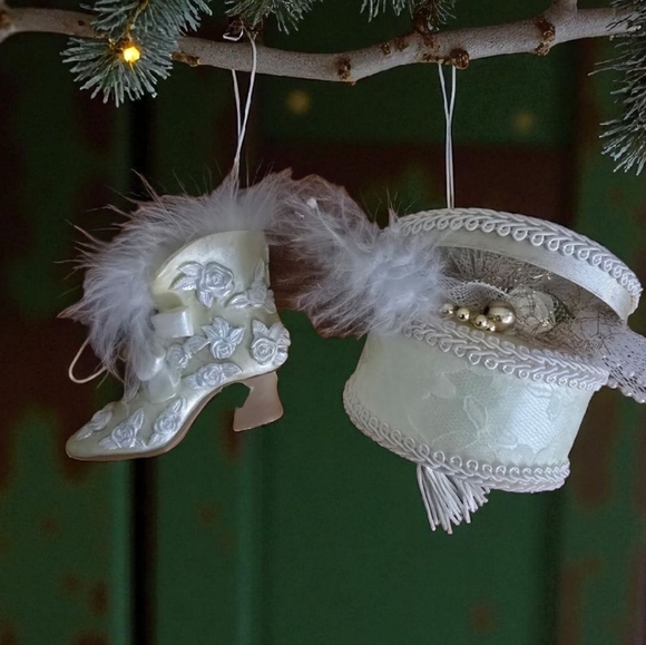 Vintage Victorian Accessory Hat Box and Rose Feather Lace Shoe - Picture 1 of 10